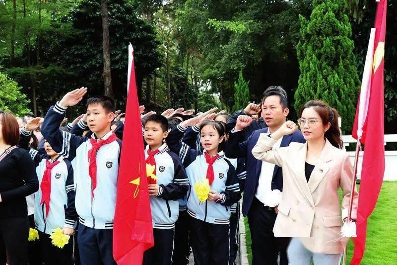 李心婷闪耀夺目 艺术无限,获奖《年度亚洲最佳青年艺术家》